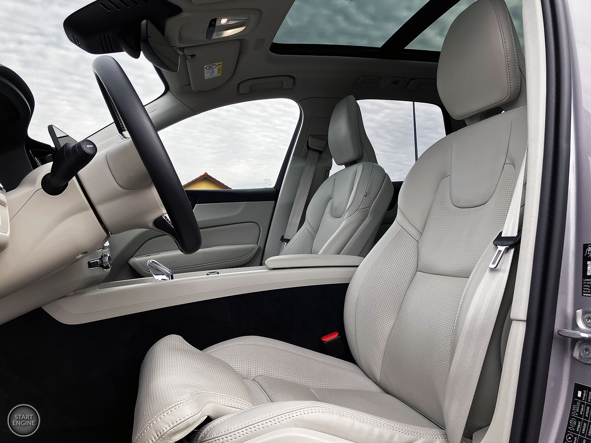 Volvo XC60 Ultra Dark B5 AWD MHEV (2025)