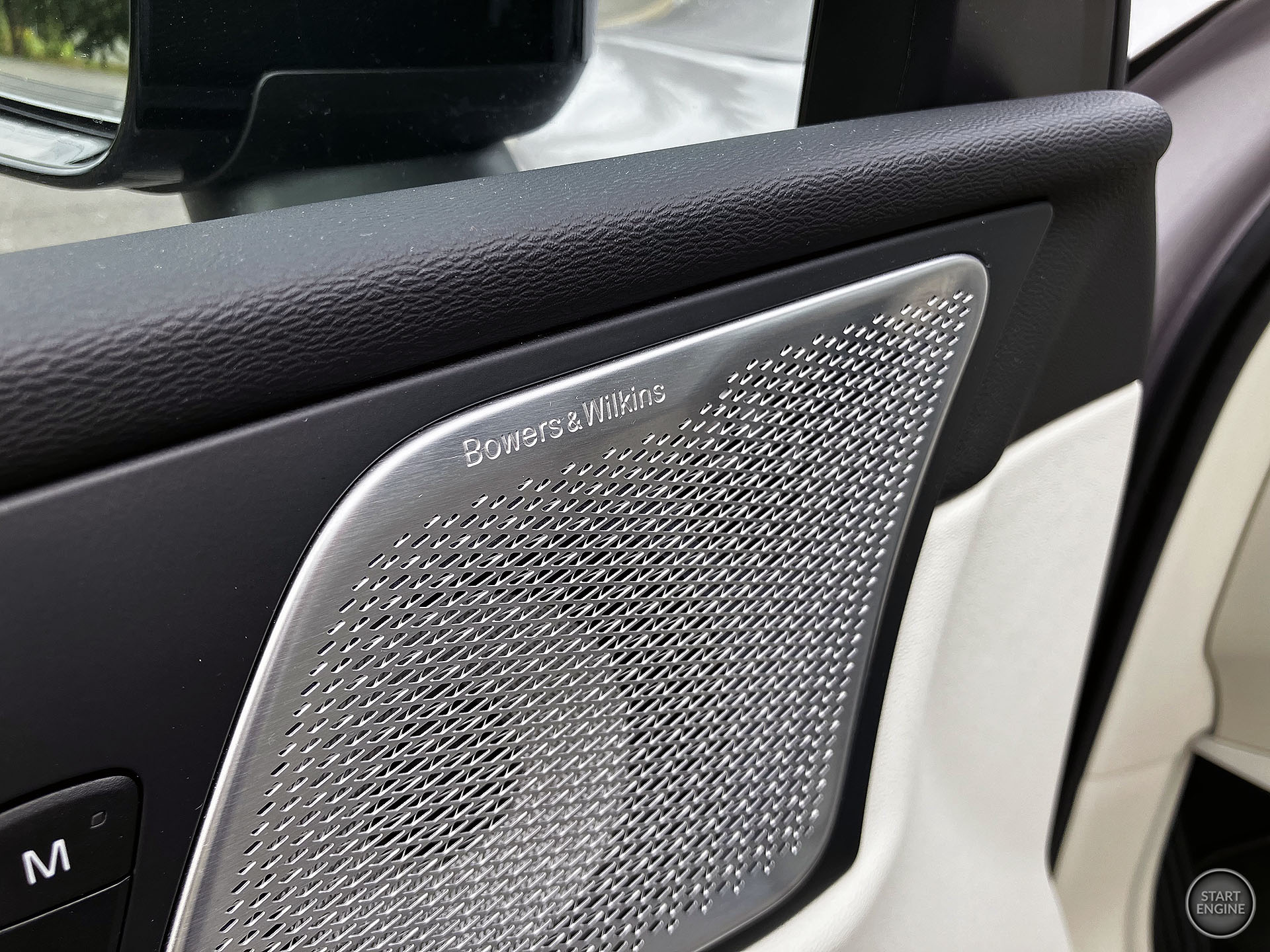 Volvo XC60 Ultra Dark B5 AWD MHEV (2025)