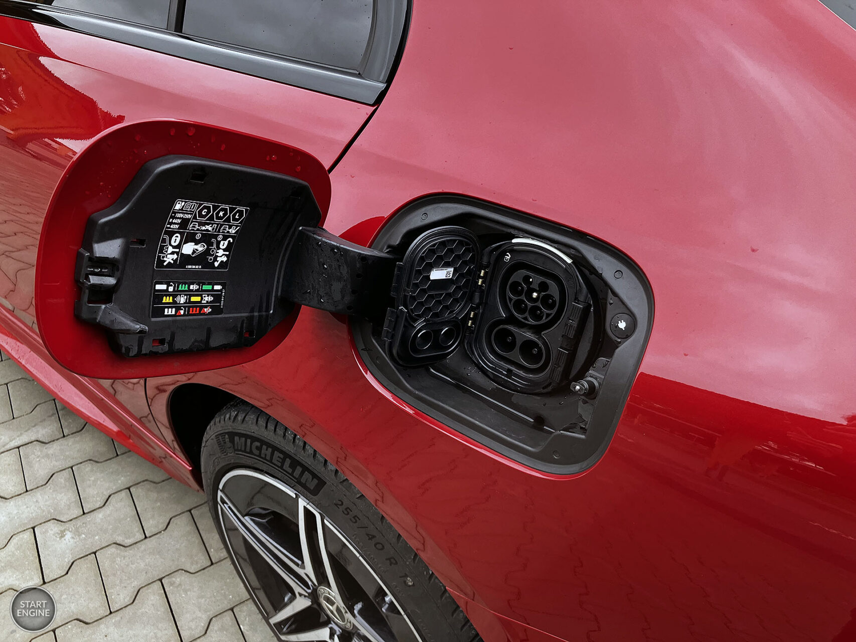 Mercedes-Benz C 300 e 4MATIC EQ